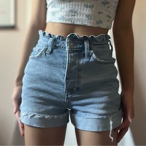 ULTRA HIGH-RISE LIGHT WASH DENIM MOM SHORTS 3” 00 w23